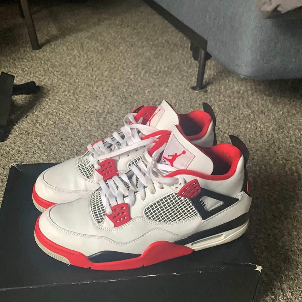 Jordan 4 fire red